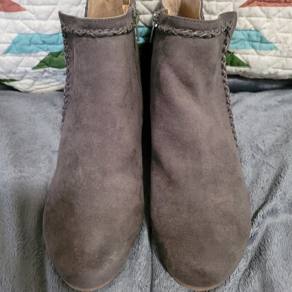 Ankle wedge boots